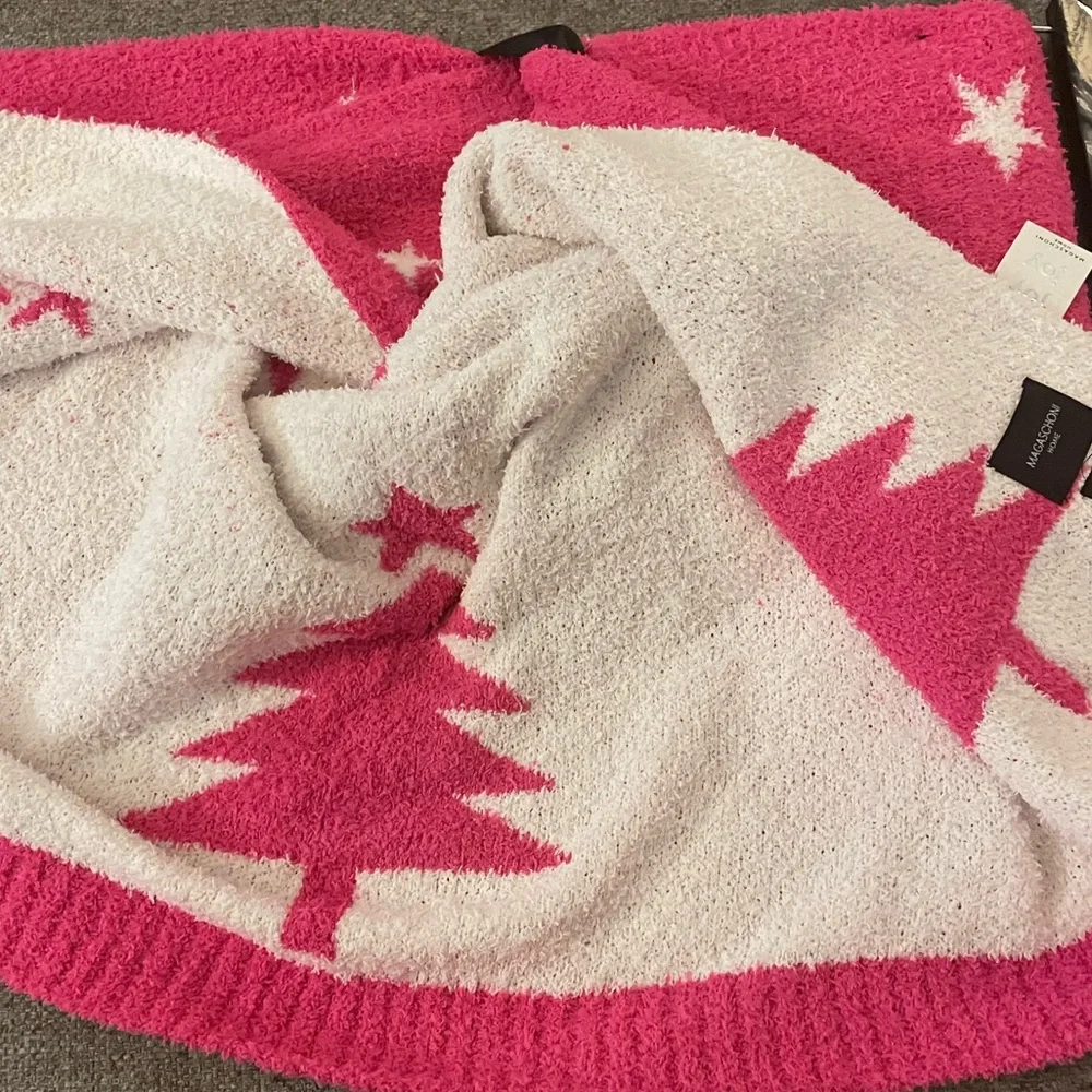 PINK christmas tree blanket